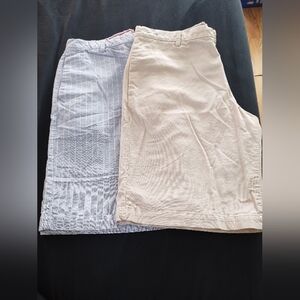 Izod 2 Pairs 100% Cotton Shorts With Front Back Pockets Khaki And Blue Size 36